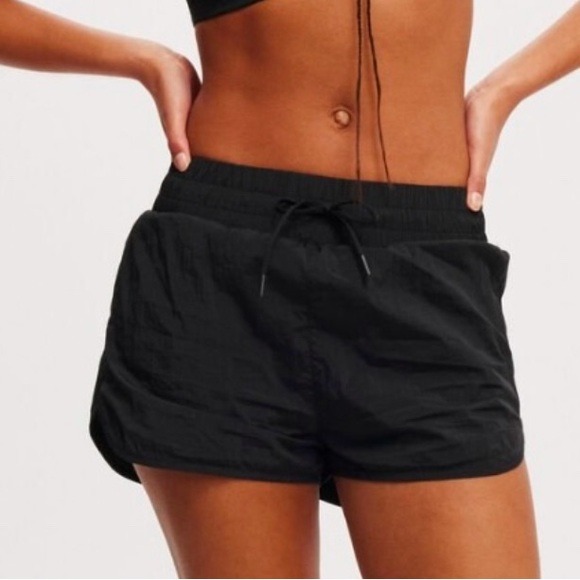 New Cotton On Body Women’s Warm Up Woven Shorts Size Small Black - Picture 1 of 5